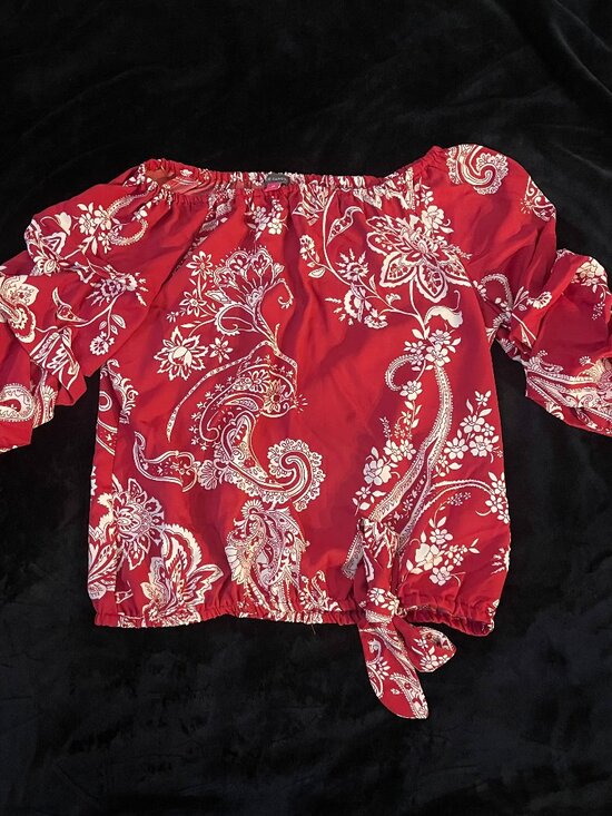 Vince Camuto Tops - Vince Camuto Red Paisley Off Shoulder Boho Blouse M
